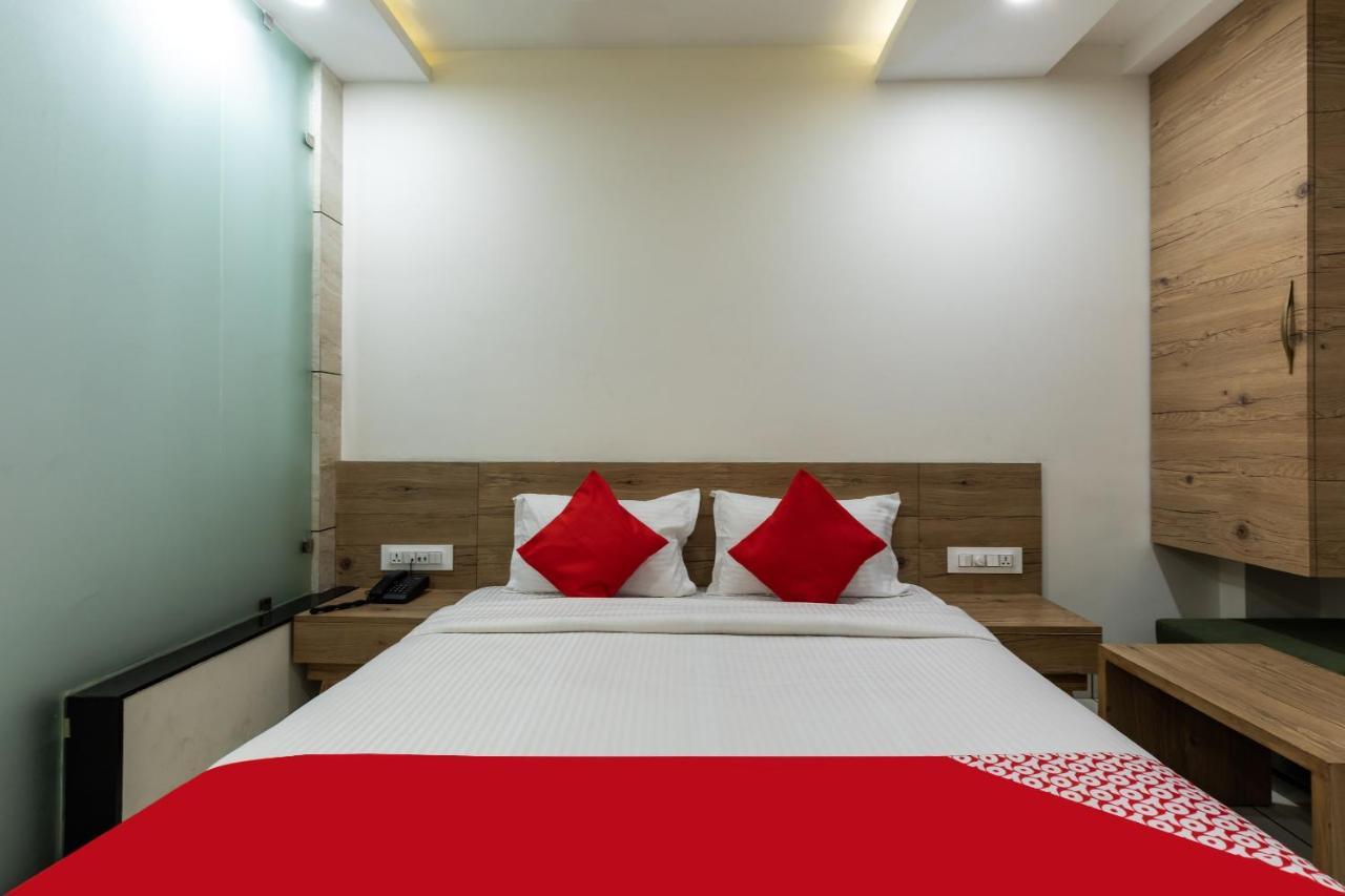 Capital O 47403 Hotel Manjeet Bhopal Eksteriør bilde