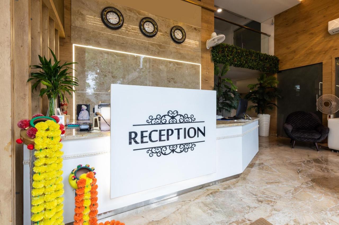 Capital O 47403 Hotel Manjeet Bhopal Eksteriør bilde